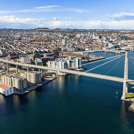 Verven | Harbour View | Balcony | Free Parking